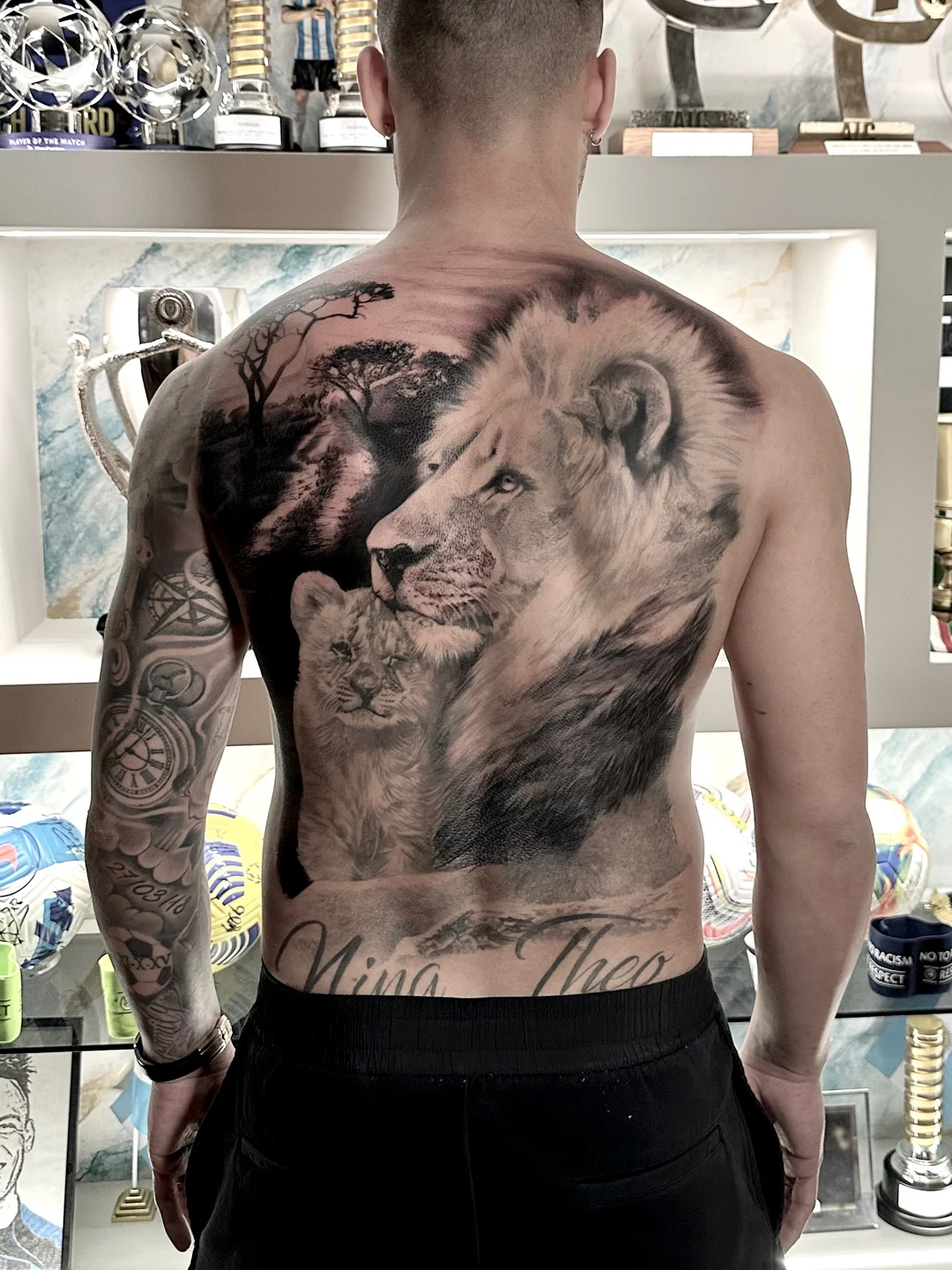 Lautaro Martínez realistic lion back piece detail by Giuseppe Bonelli
